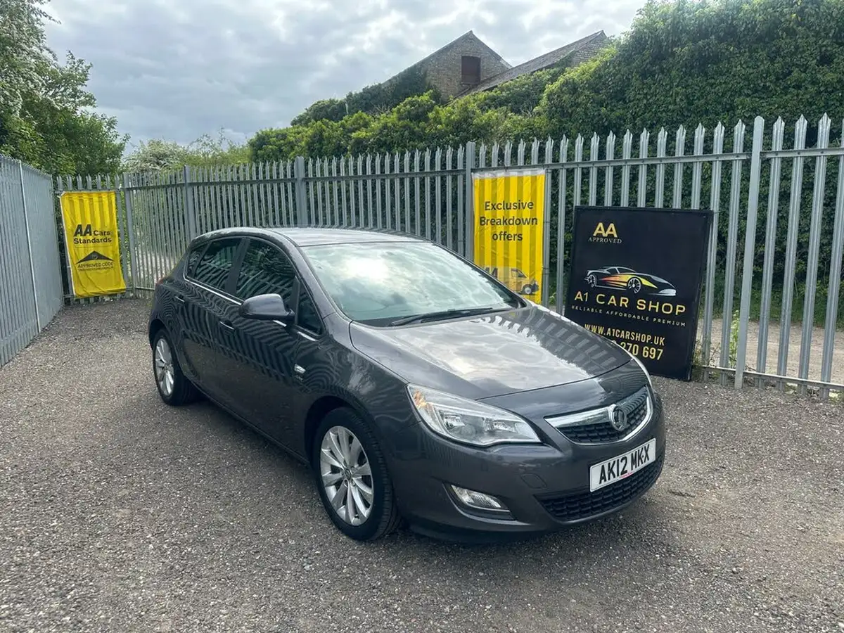 2012-vauxhall-astra-14-active-big-1