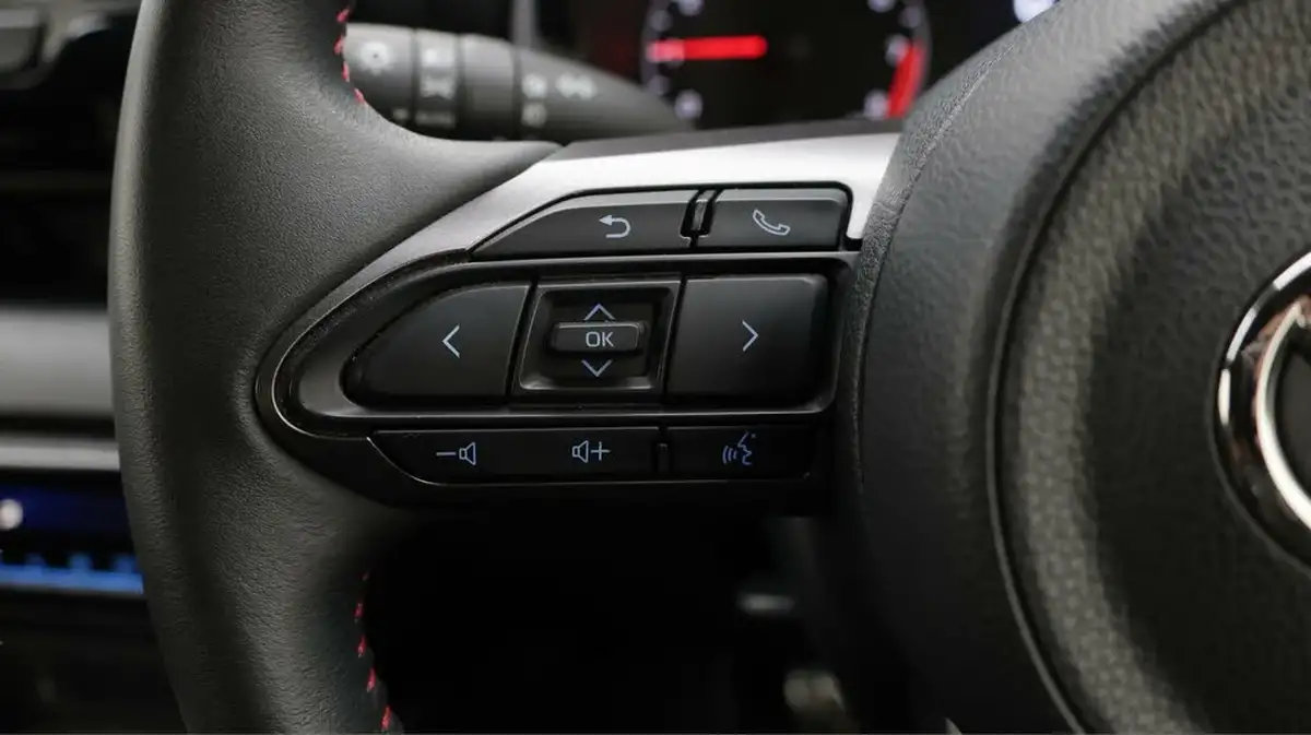 2022-toyota-yaris-16-gr-circuit-pack-big-25