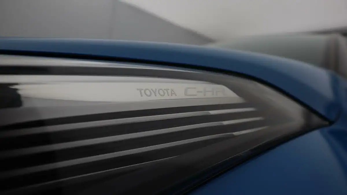 2018-toyota-c-hr-12-dynamic-big-21