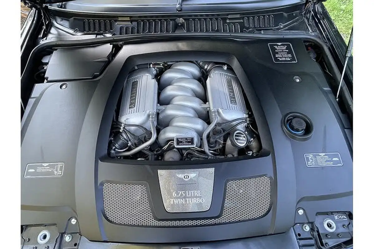 2006-bentley-azure-68-big-50