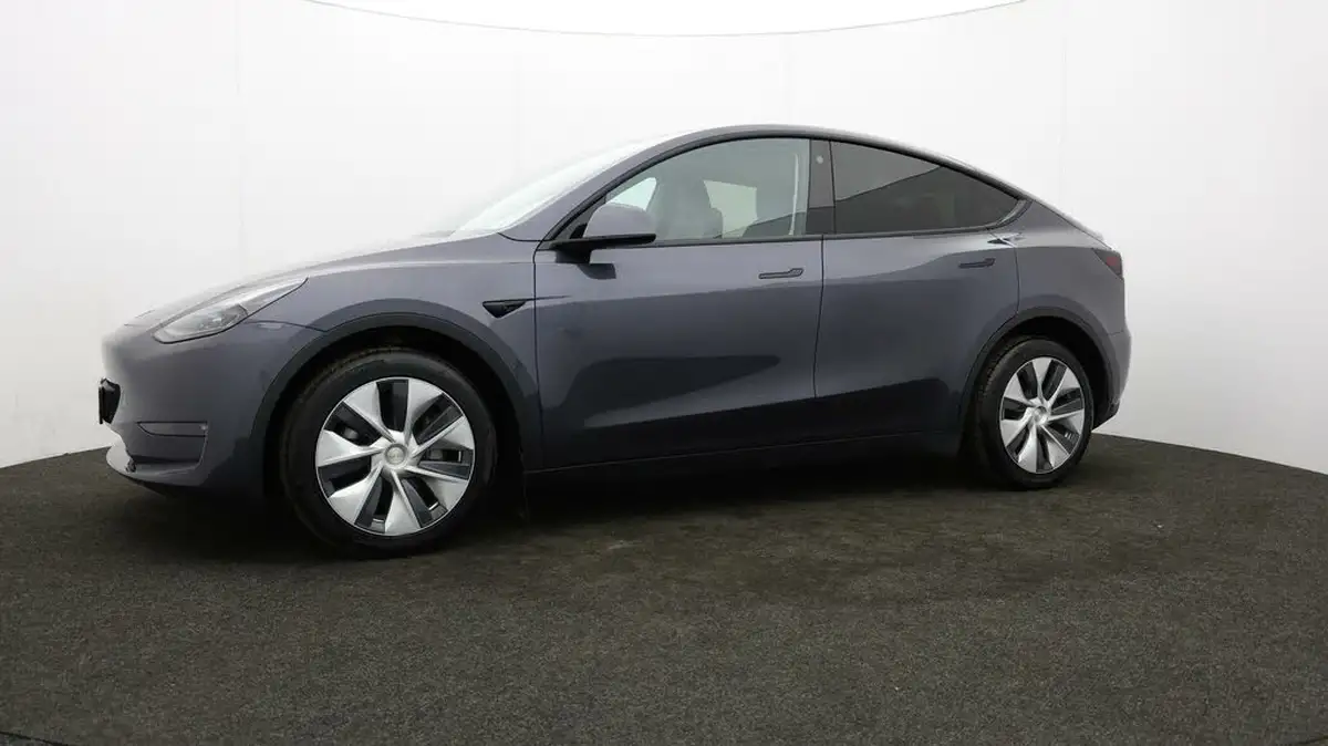 2022-tesla-model-y-e-long-range-big-58