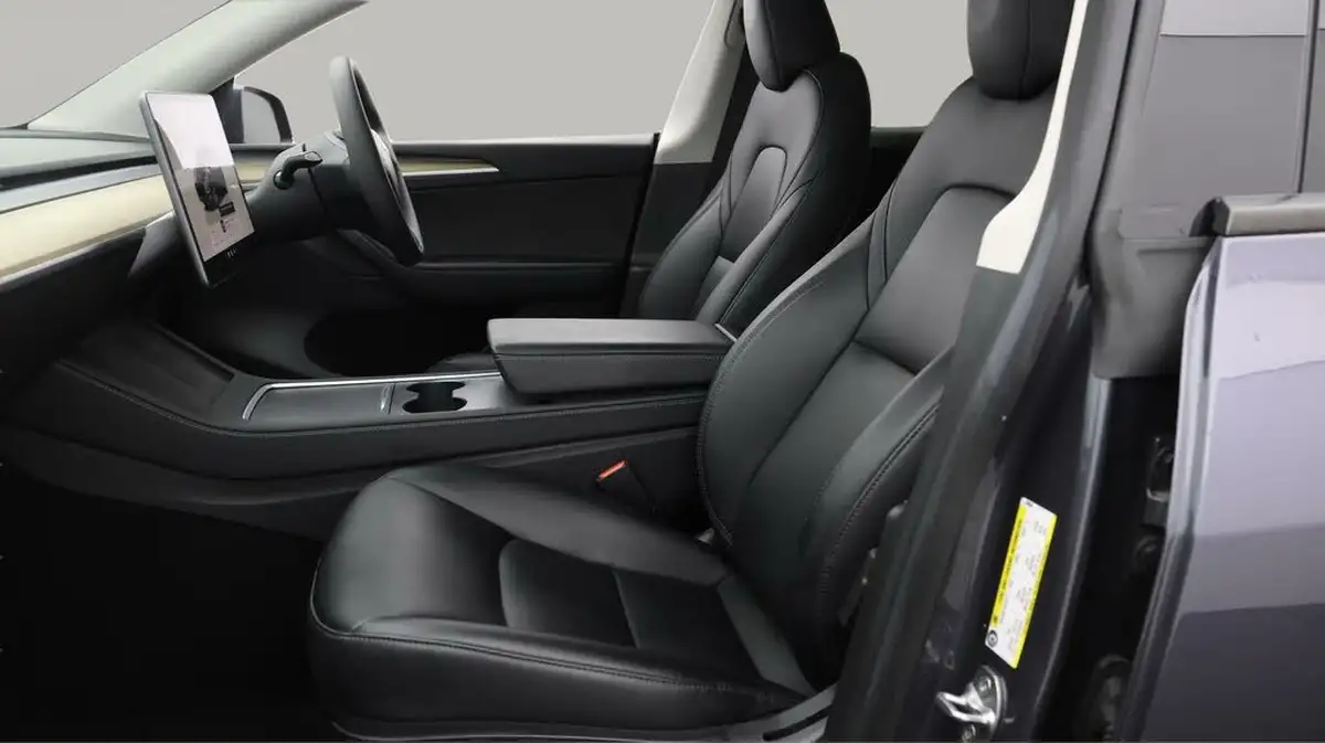 2022-tesla-model-y-e-long-range-big-13