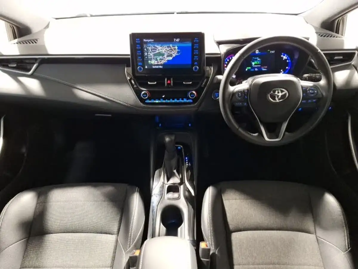 2021-toyota-corolla-20-vvt-i-design-spare-wheel-hatchback-big-2