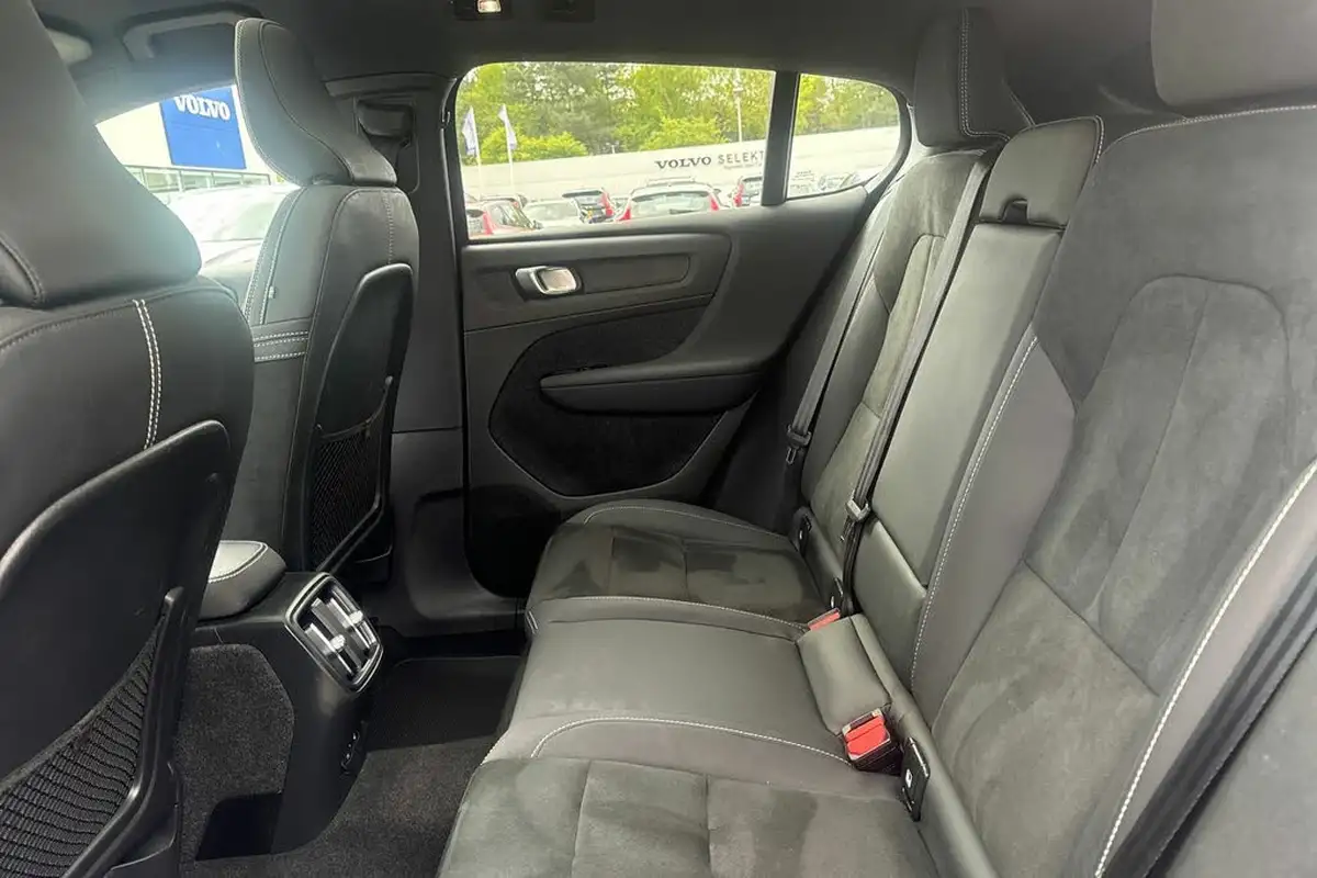2022-volvo-c40-e-twin-recharge-pro-big-16