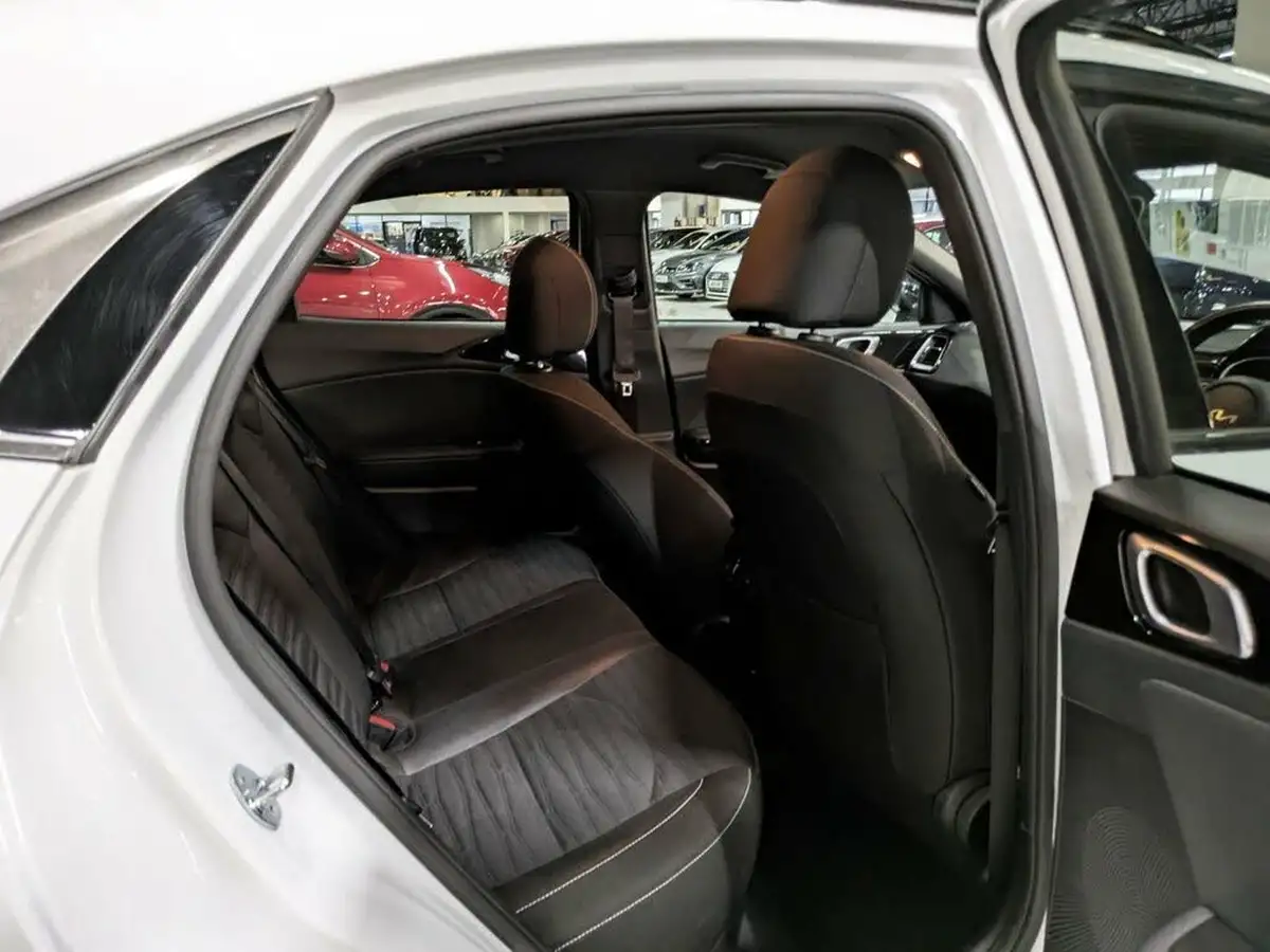 2023-kia-xceed-15-t-gdi-gt-line-158bhp-big-28