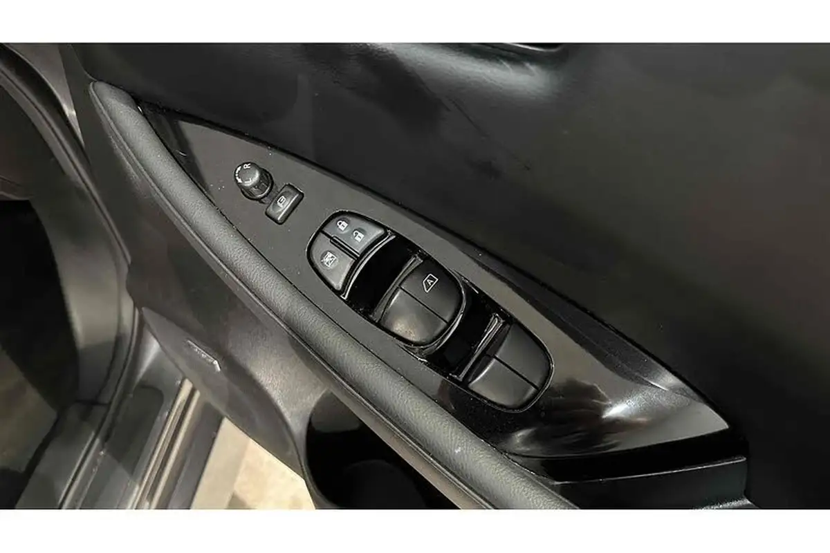 2024-nissan-leaf-e-tekna-39kwh-big-25