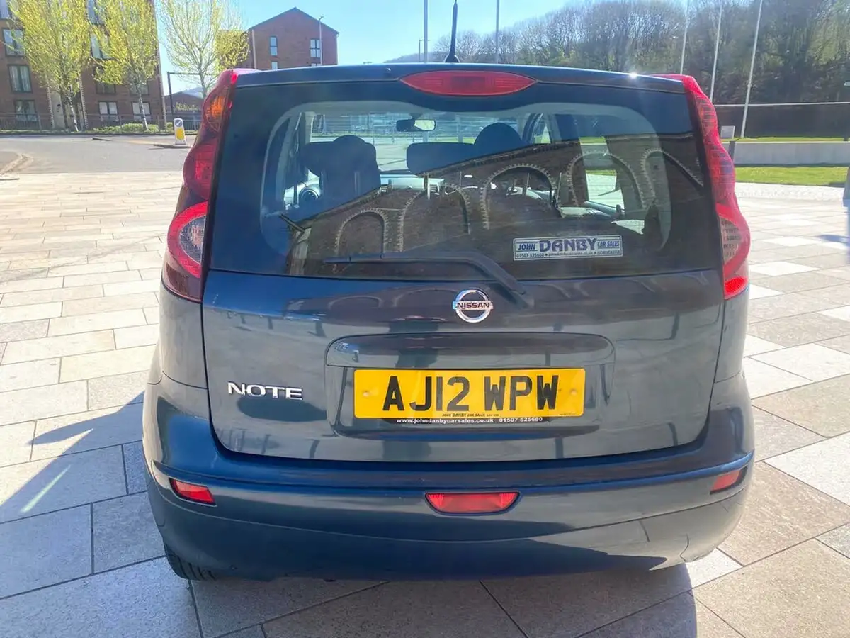 2012-nissan-note-14-visia-big-13