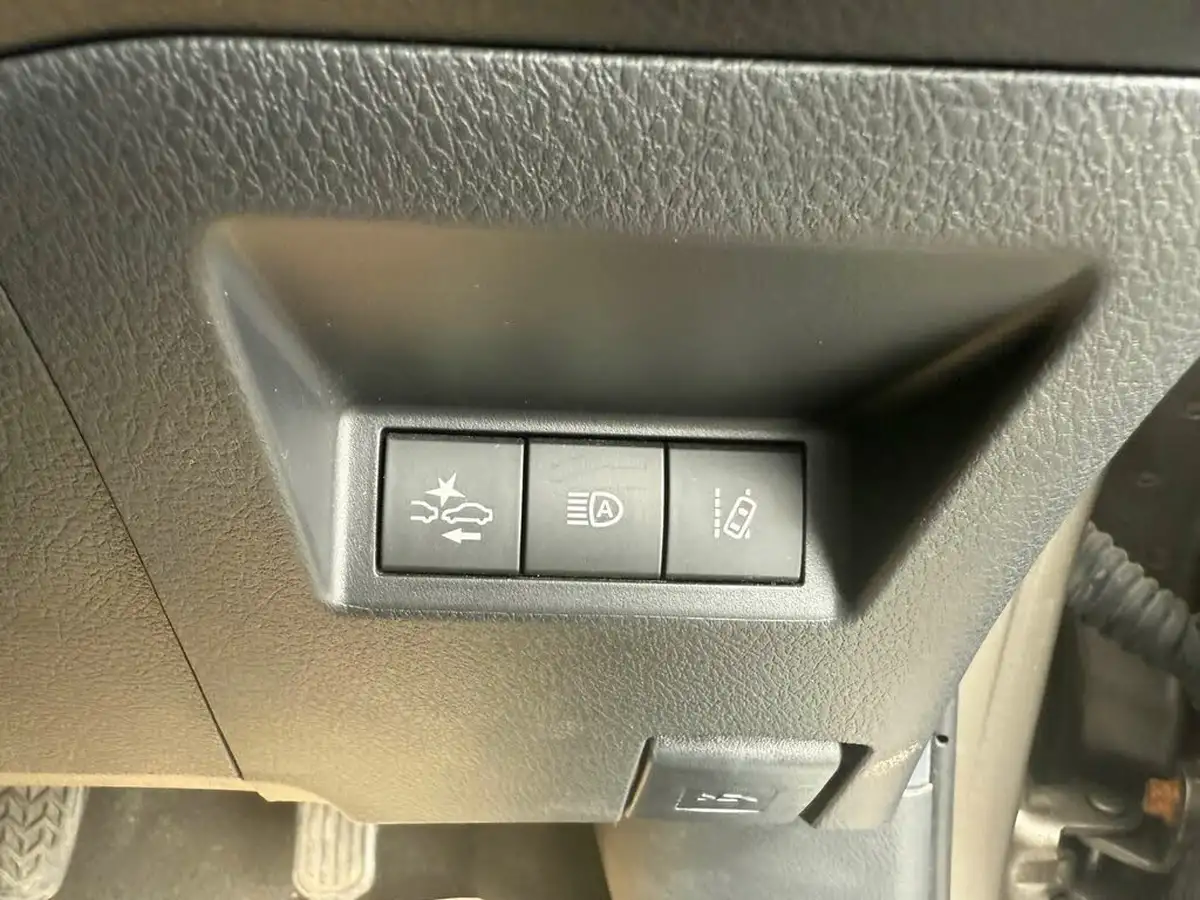 2018-toyota-yaris-10-vvt-i-active-71bhp-big-27