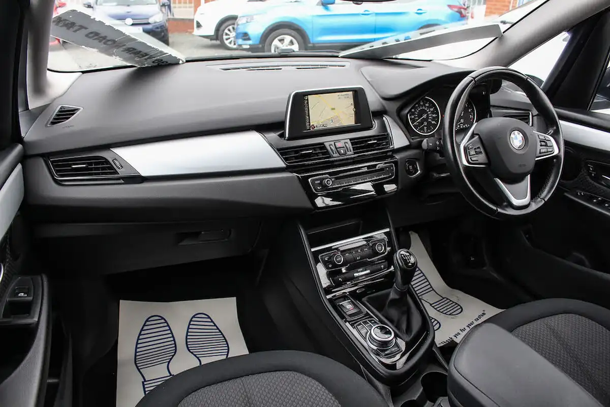 2016-bmw-2-series-15-218i-se-active-tourer-5d-big-18