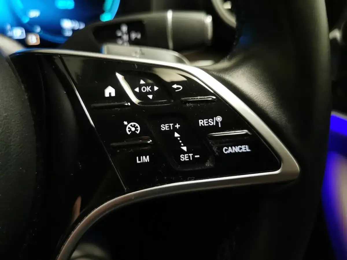 2021-mercedes-benz-e-class-20-e300e-amg-line-edition-eq-power-big-22