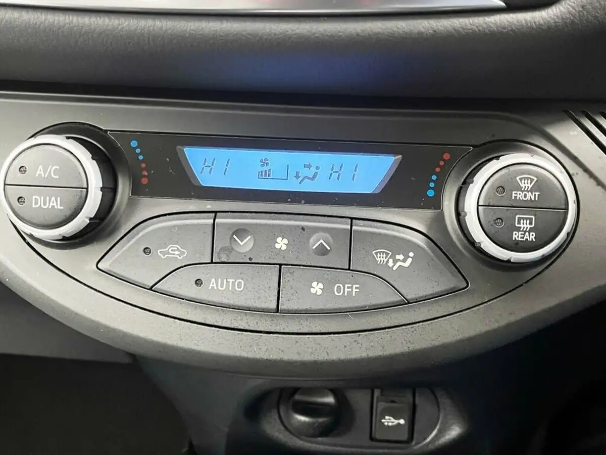 2020-toyota-yaris-15-vvt-i-y20-98bhp-hybrid-1497cc-e-cvt-big-18