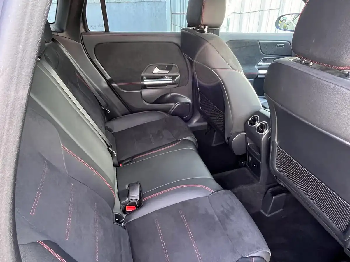 2021-mercedes-benz-gla-class-13-gla-200-amg-line-big-5