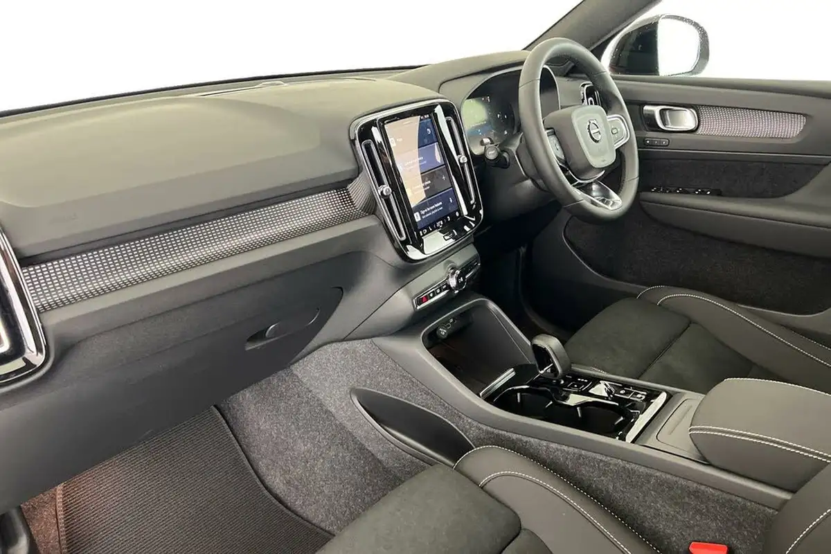 2024-volvo-xc40-20-b3-plus-big-1
