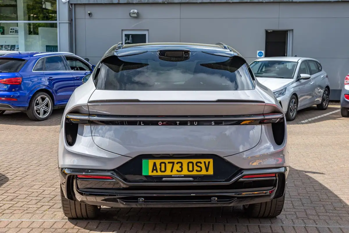 2023-lotus-eletre-e-big-5
