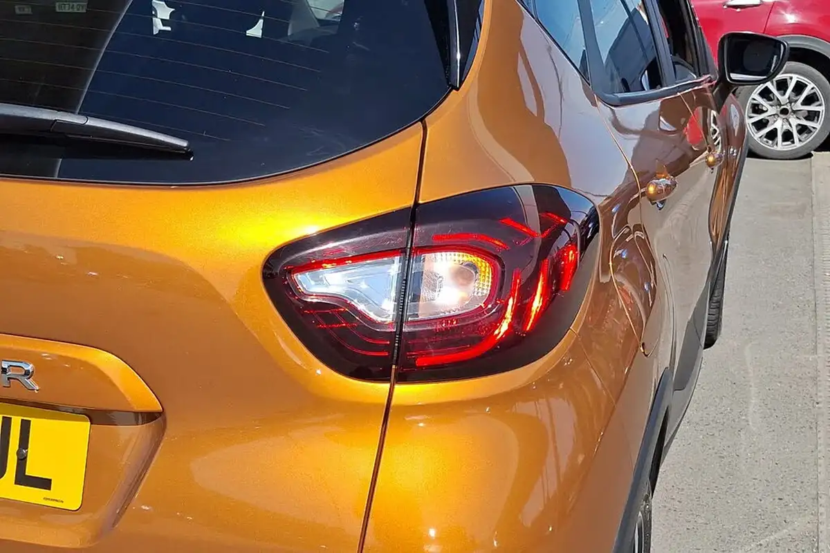 2018-renault-captur-15dci-iconic-big-16