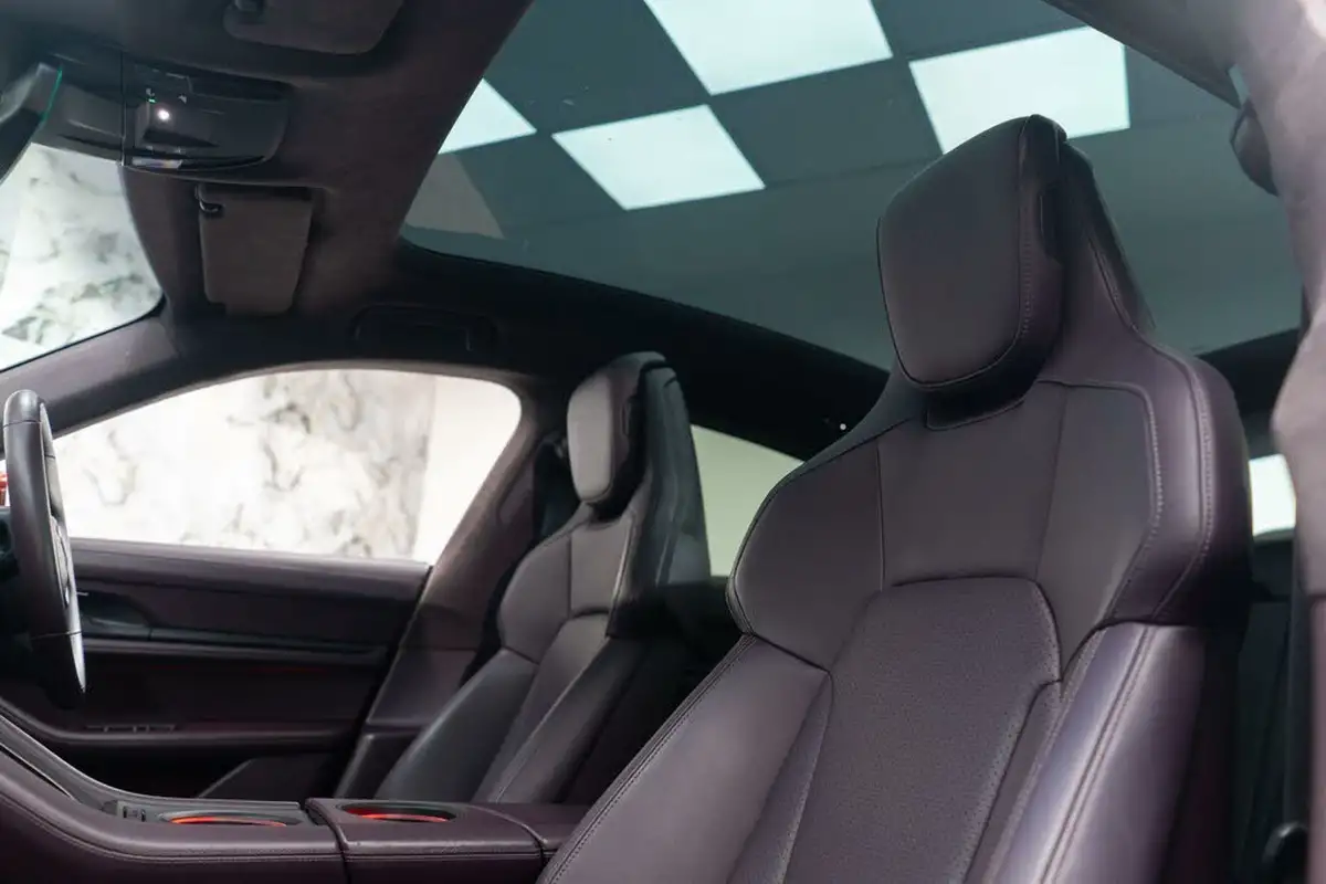 2020-porsche-taycan-e-turbo-big-15