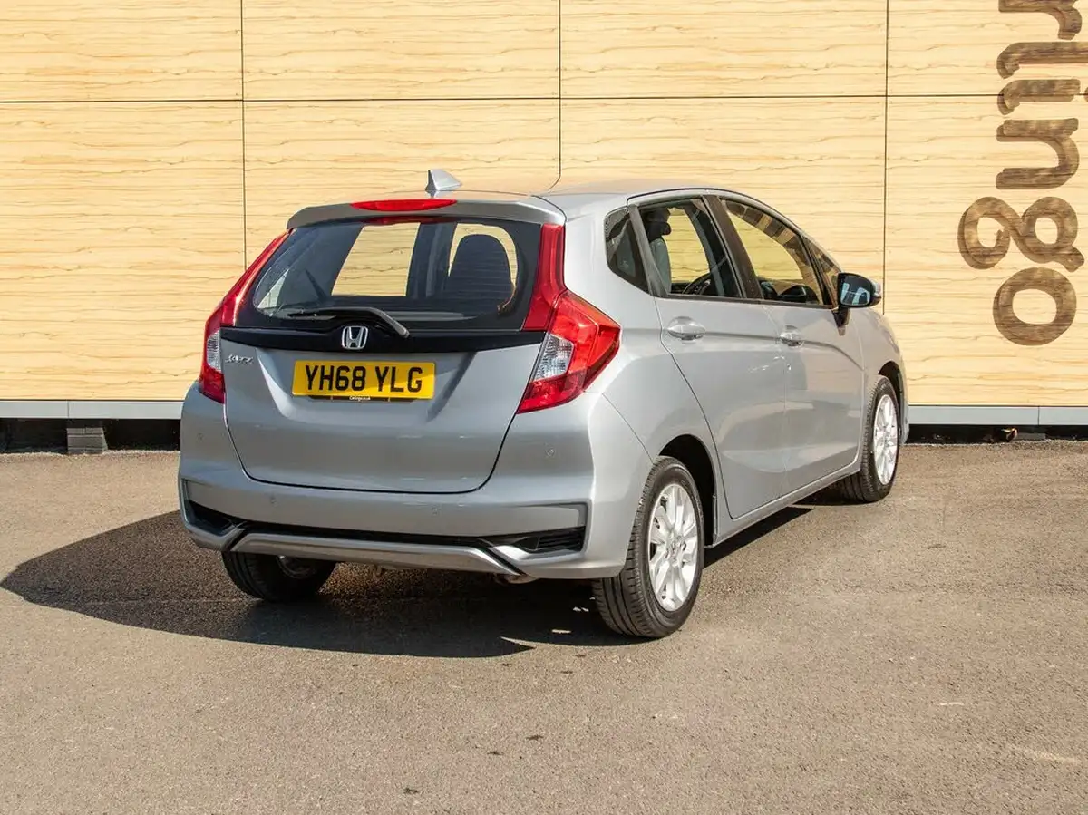 2018-honda-jazz-13-i-vtec-se-navi-cvt-big-1