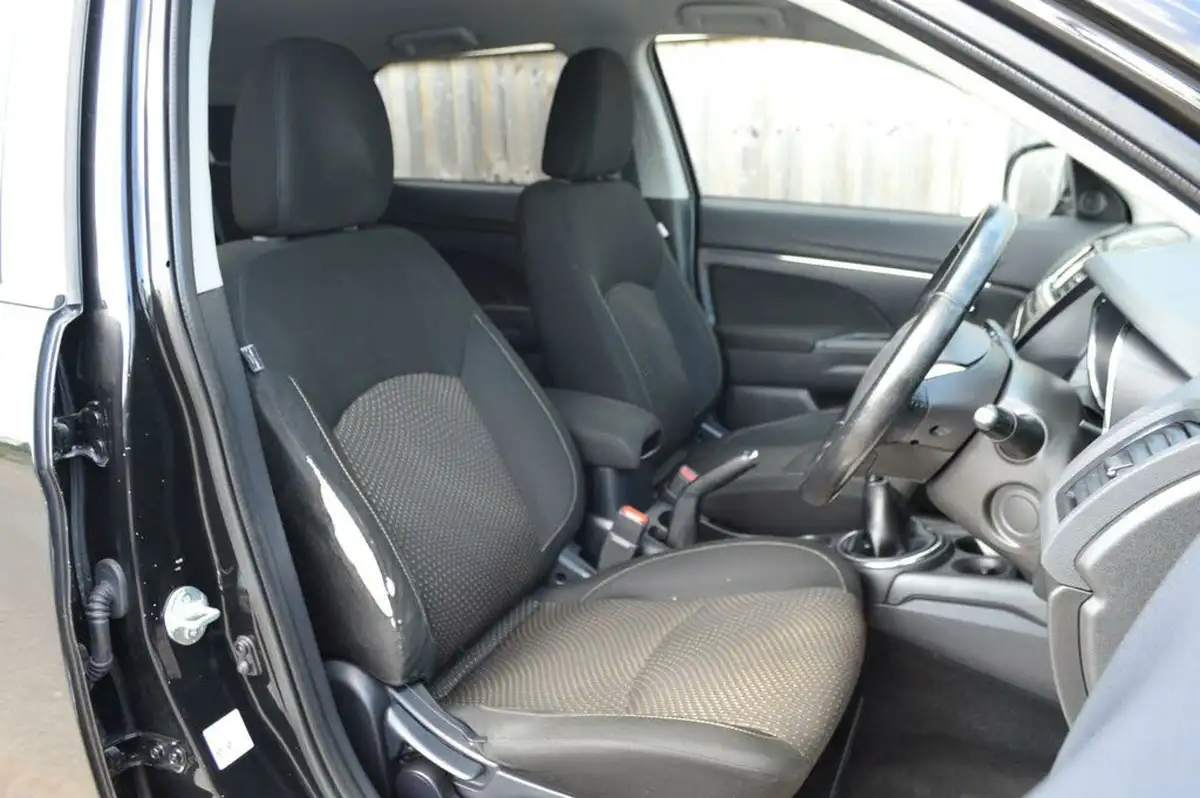 2014-mitsubishi-asx-16-3-big-12