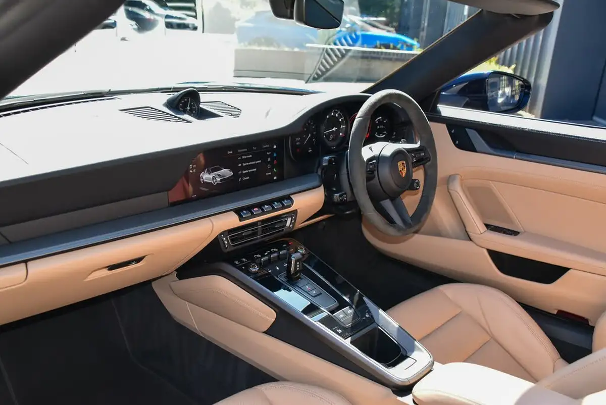 2021-porsche-911-30-targa-4s-big-8
