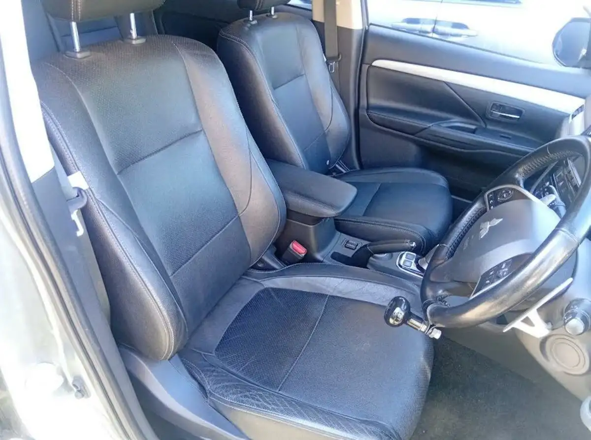 2015-mitsubishi-outlander-20-gx4h-phev-big-5