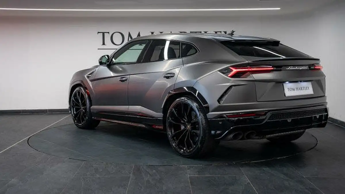 2021-lamborghini-urus-40-no-trim-big-4