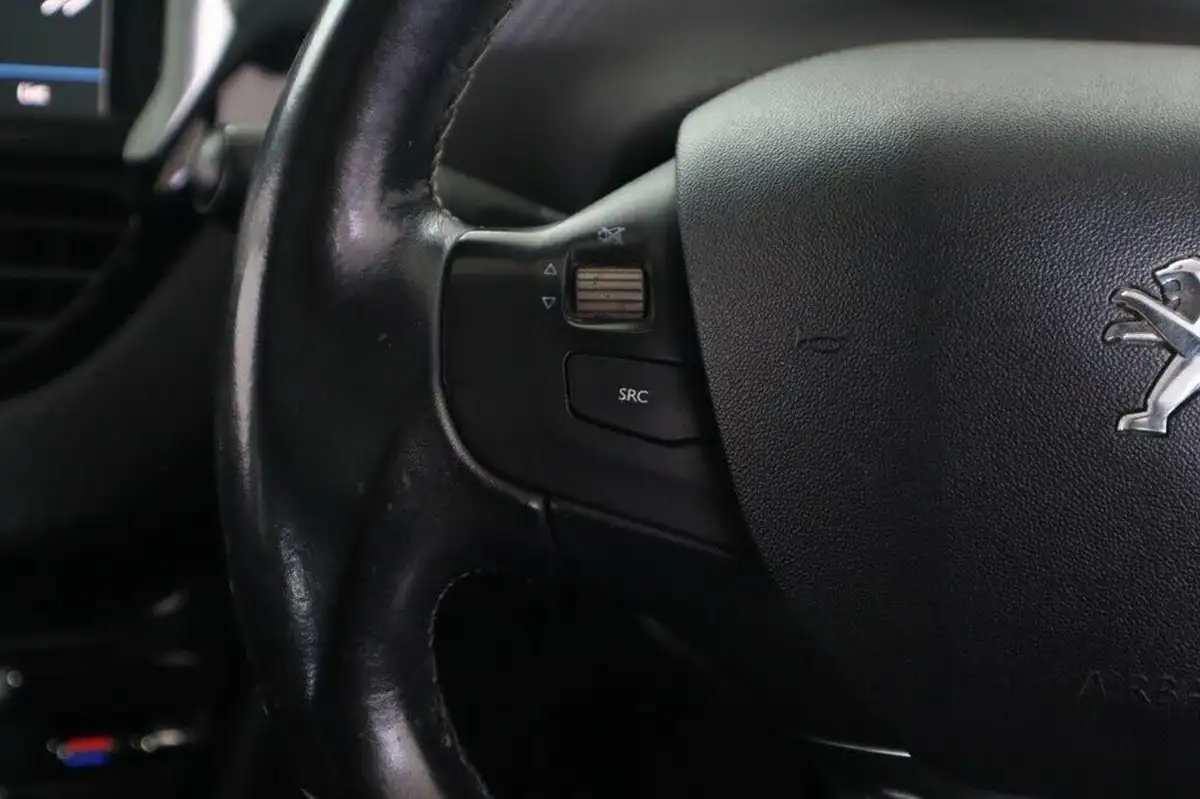 2018-peugeot-2008-suv-12-puretech-allure-premium-big-27