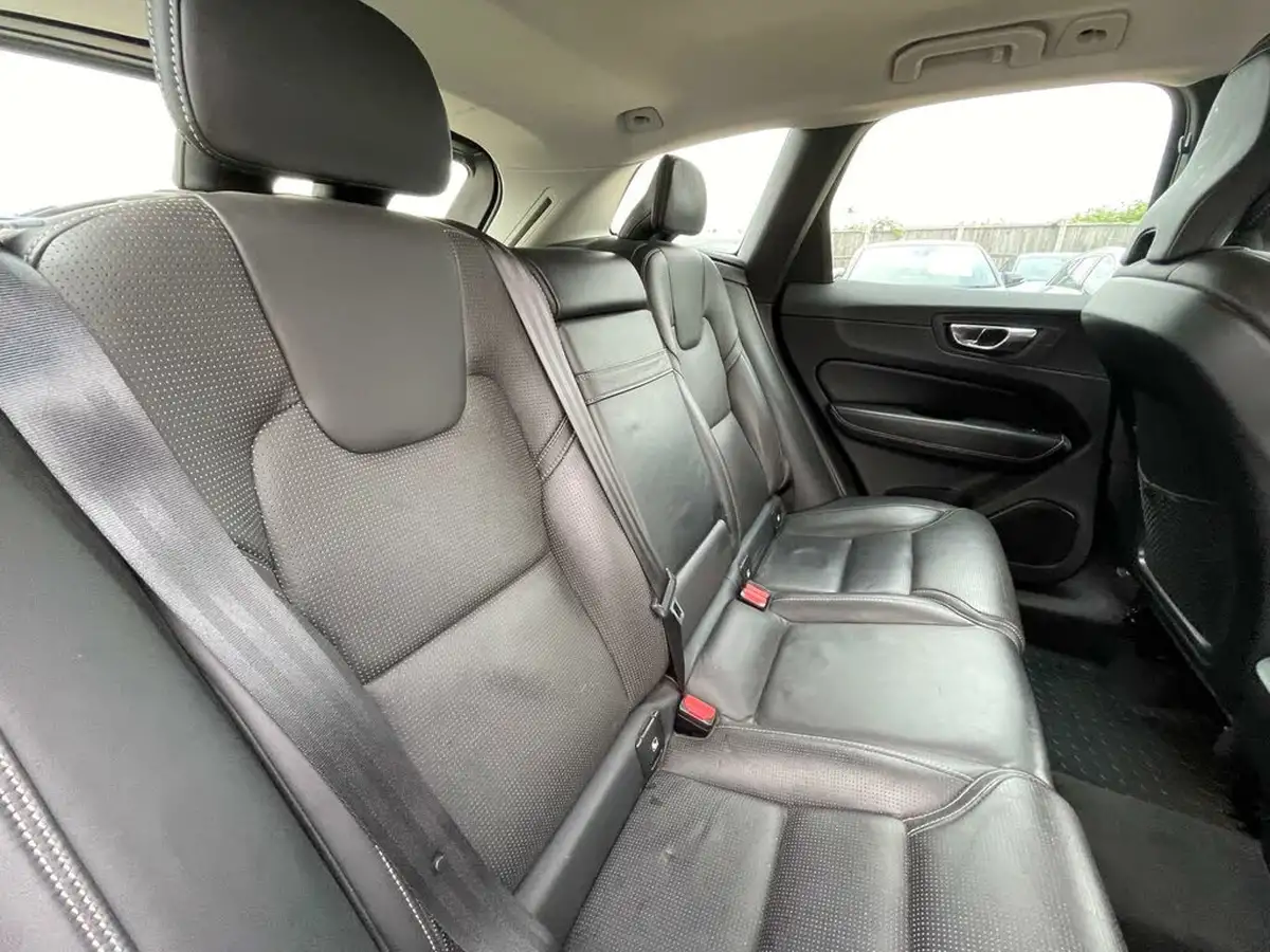 2018-volvo-xc60-20td-d4-inscription-4x4-geartronic-big-22