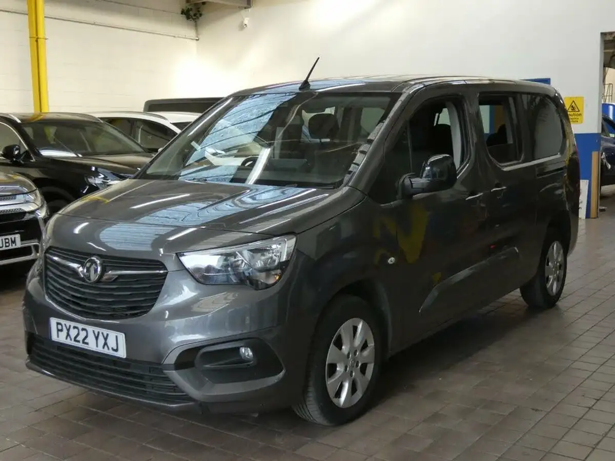 2022-vauxhall-combo-life-15-se-xl-100ps-big-13
