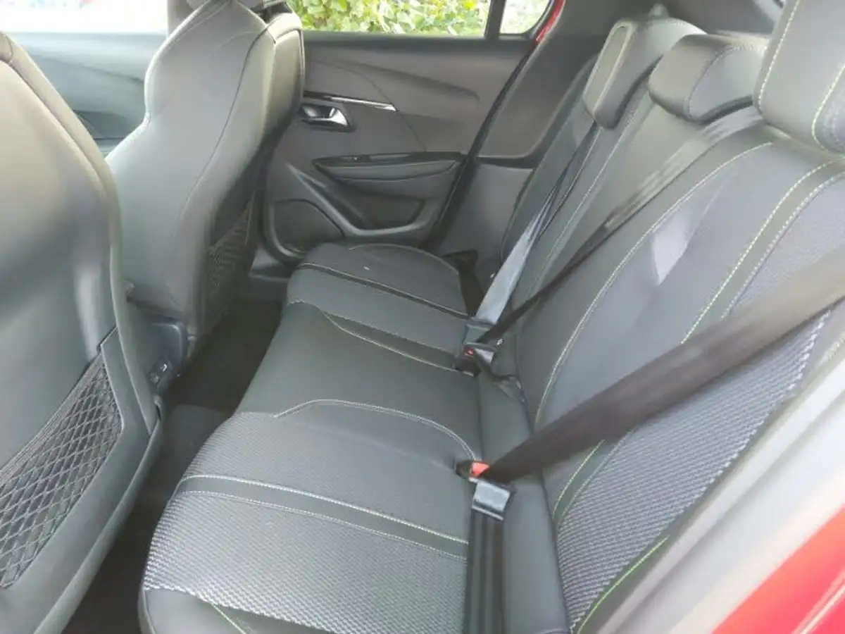2025-peugeot-208-12-puretech-gt-100ps-hybrid-e-dsc6-big-5