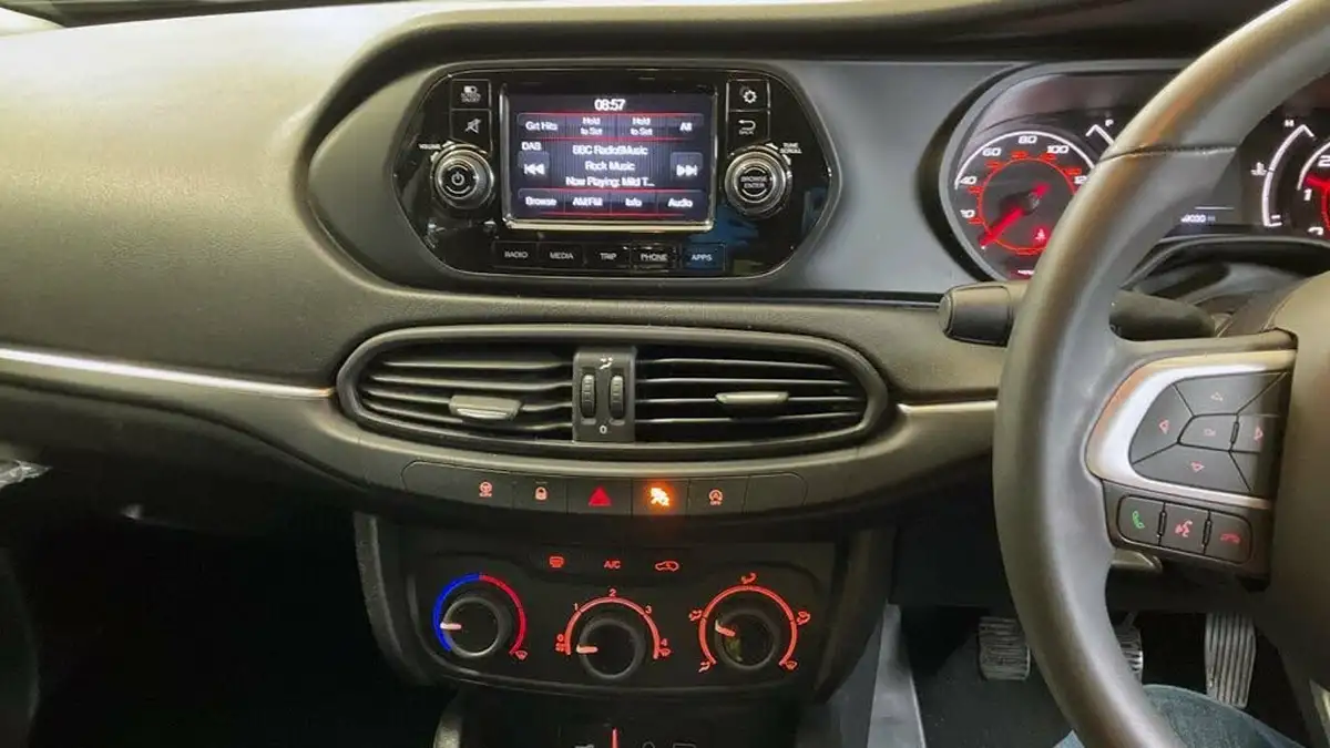 2016-fiat-tipo-14-tjet-easy-plus-station-wagon-big-5