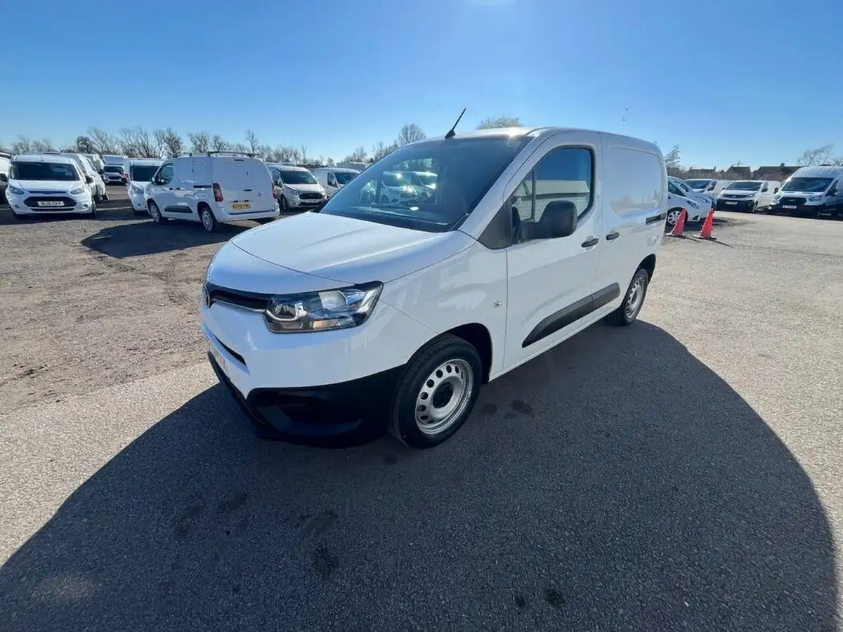 2022-toyota-proace-city-15d-active-big-2