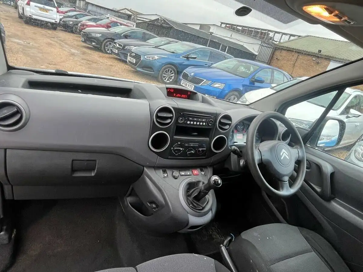 2018-citroen-berlingo-16td-l2-750-lx-panel-big-7