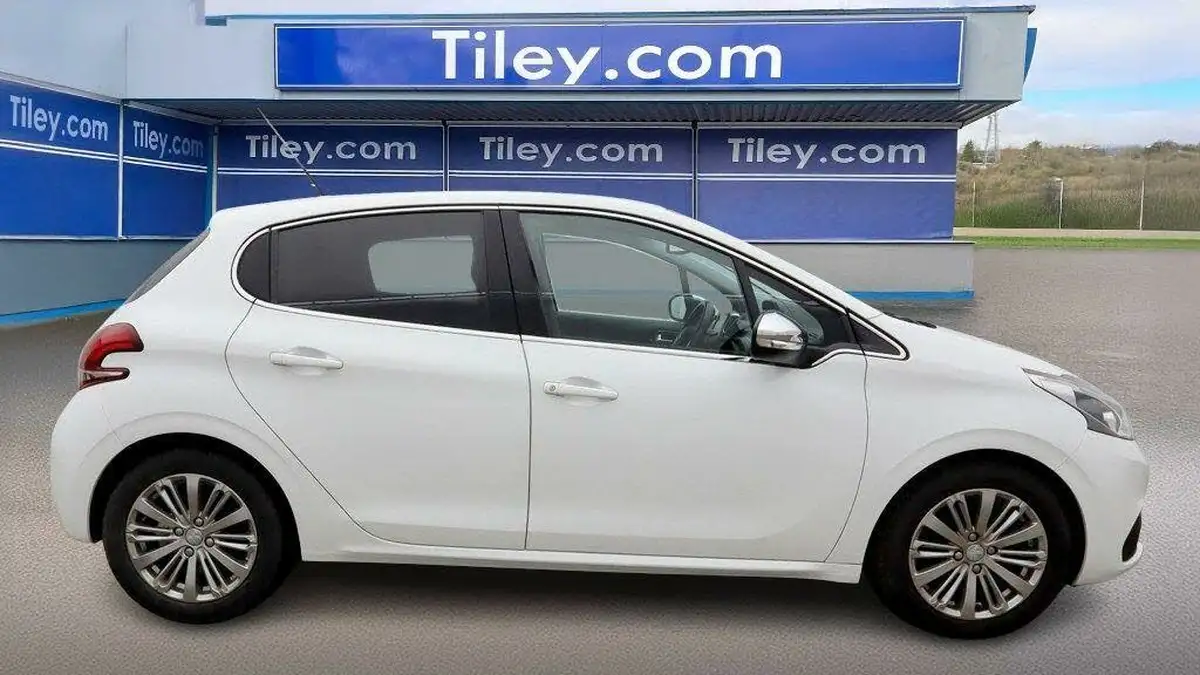 2017-peugeot-208-12-puretech-allure-82bhp-5d-big-5