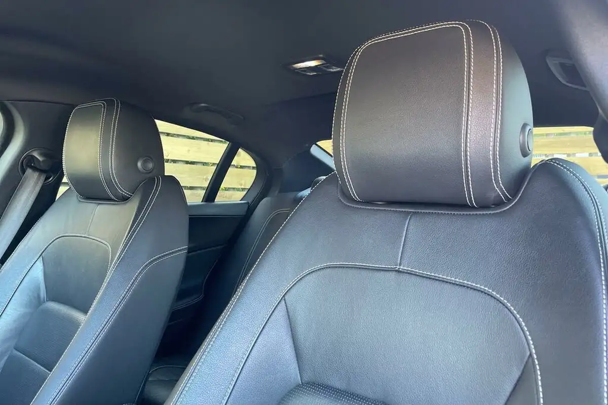 2018-jaguar-xe-20i-r-sport-249ps-1998cc-big-27