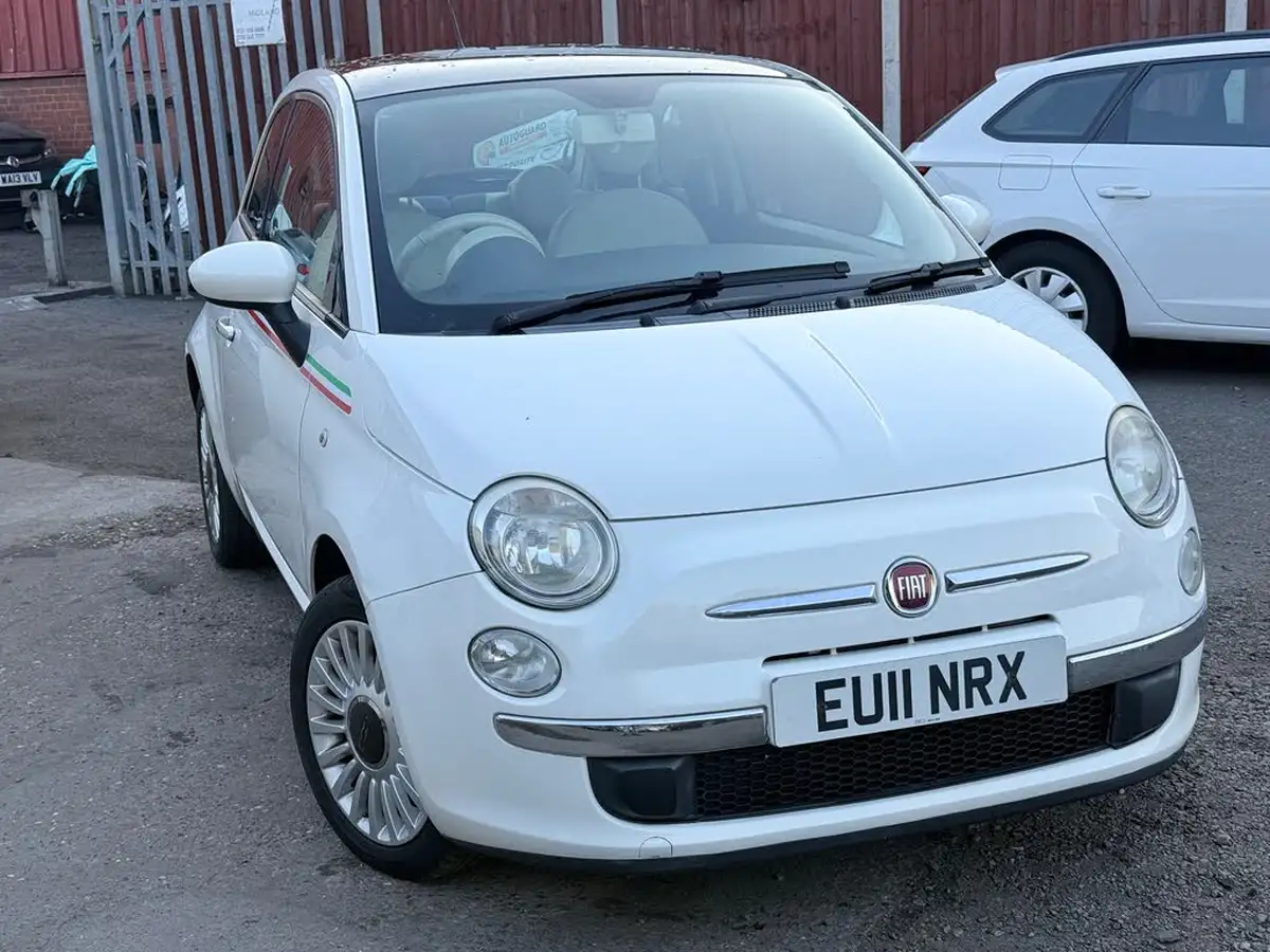 2011-fiat-500-12-lounge-big-0