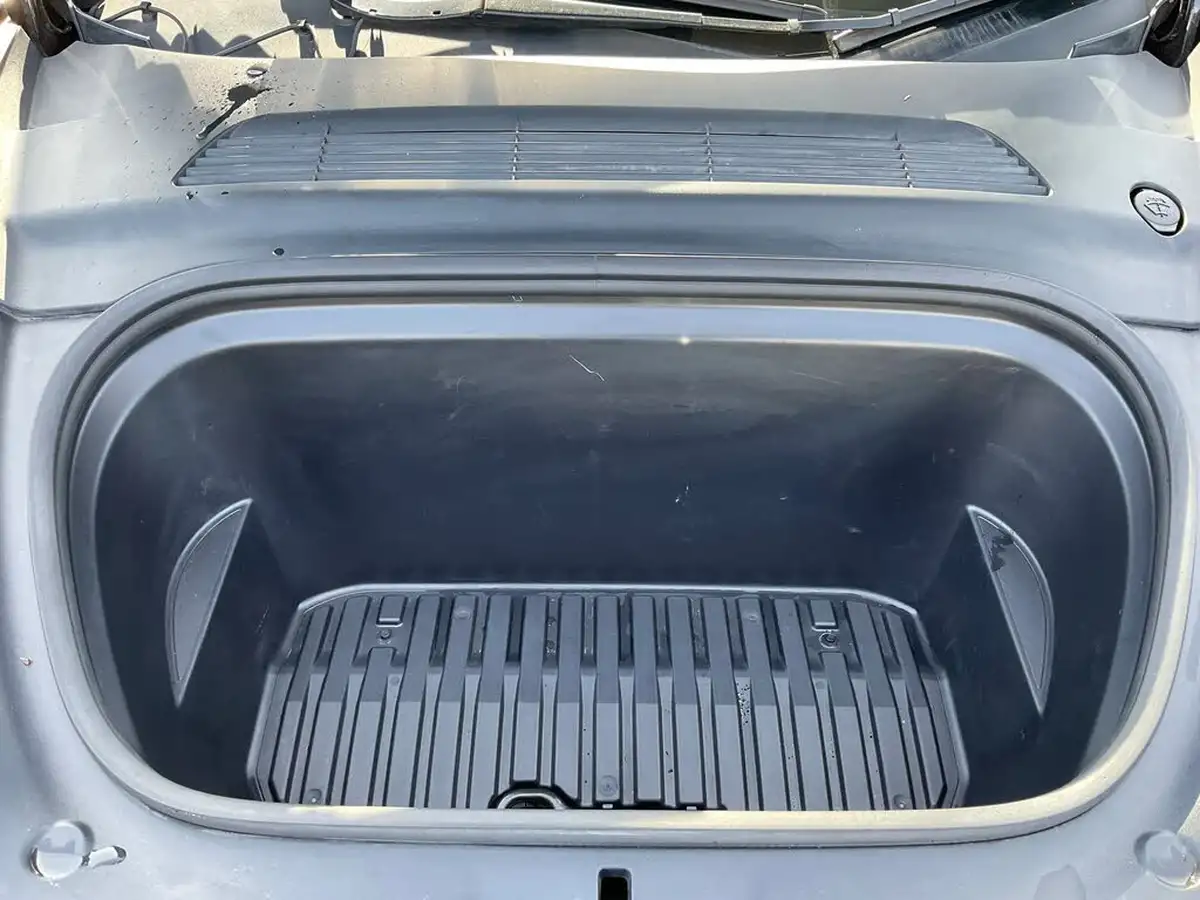 2022-tesla-model-y-e-long-range-big-45