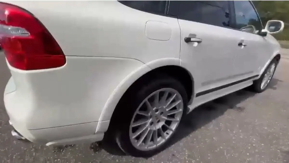 2010-porsche-cayenne-big-9