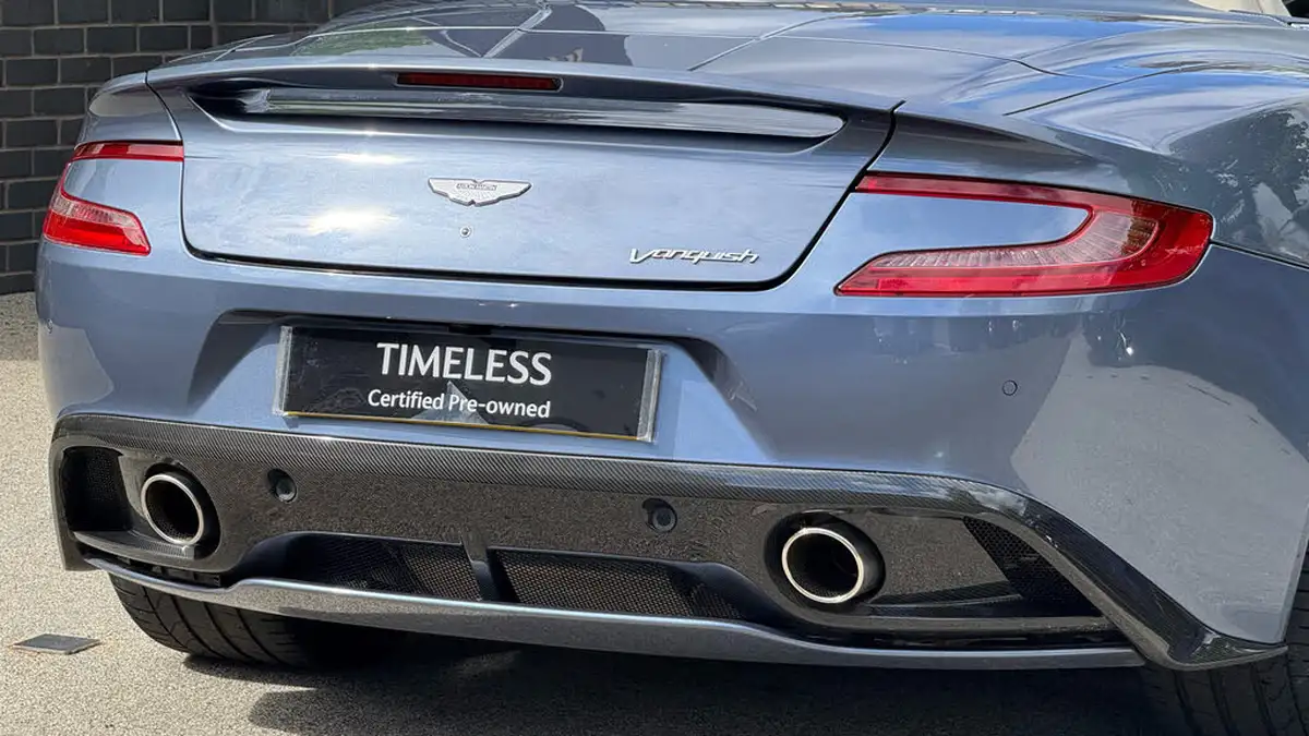 2014-aston-martin-vanquish-big-7
