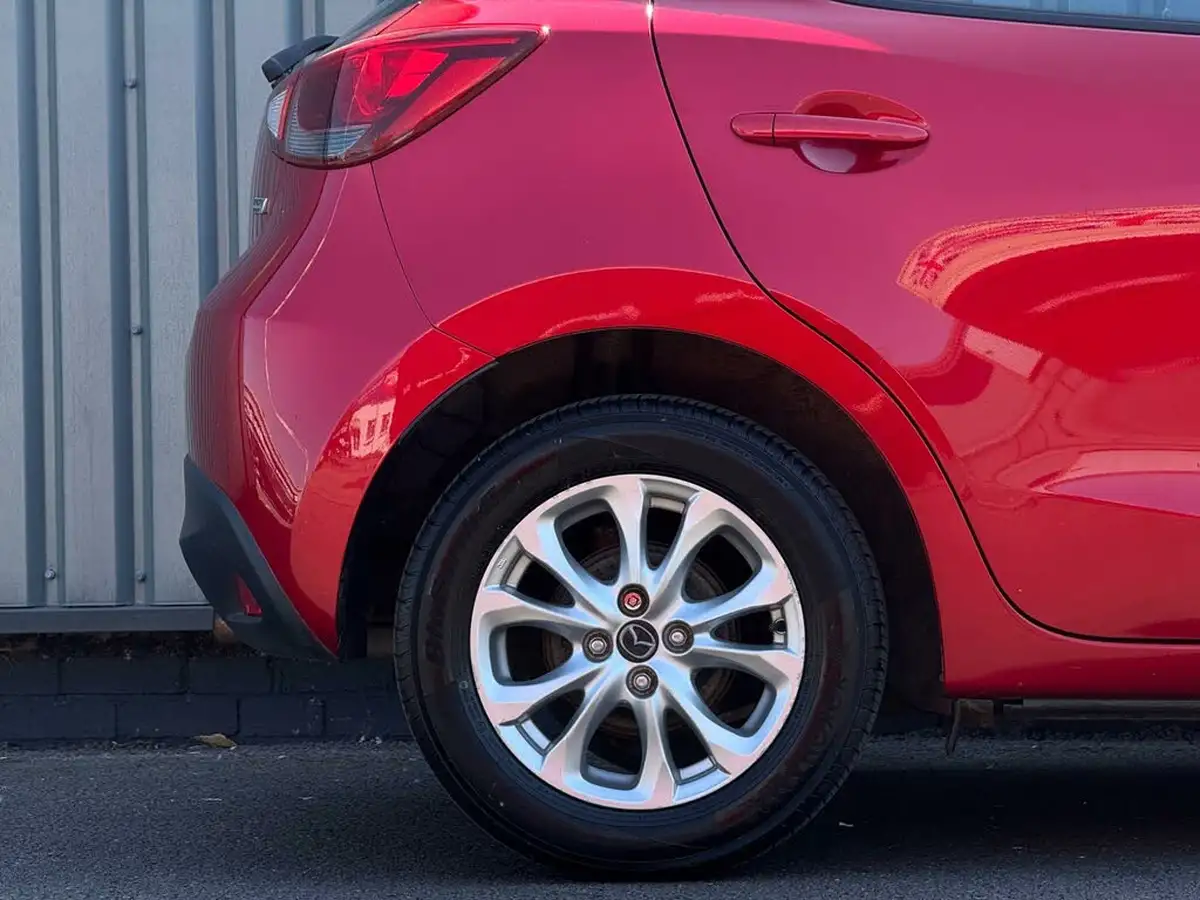 2015-mazda-mazda2-15-se-l-nav-big-12