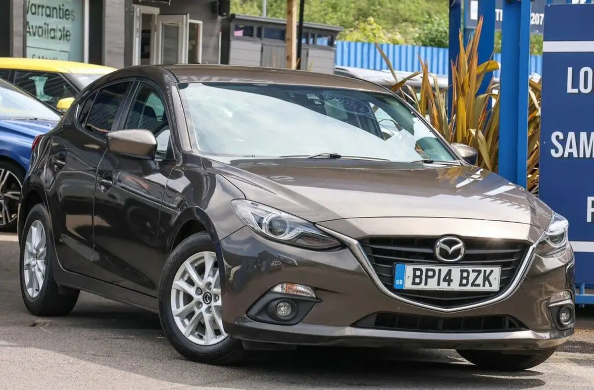 2014-mazda-mazda3-20-se-l-nav-hatchback-5d-big-0