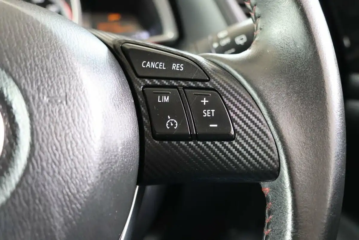 2014-mazda-mazda3-20-se-l-nav-hatchback-5d-big-24