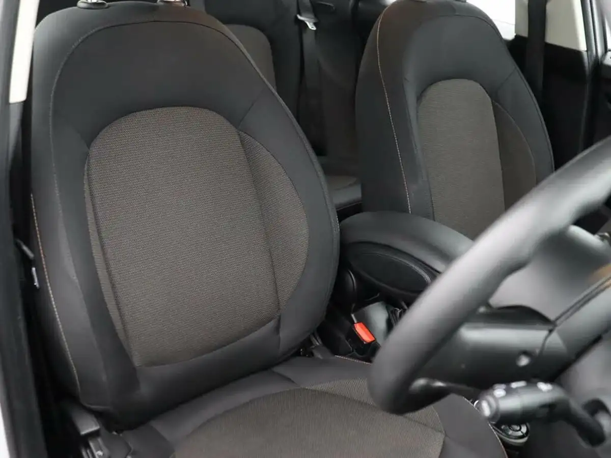 2019-mini-cooper-15-cooper-classic-hatchback-5d-big-8