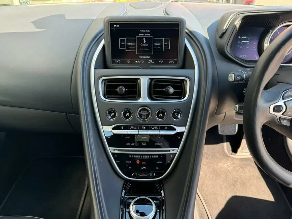 2021-aston-martin-db11-40-v8-528bhp-big-6