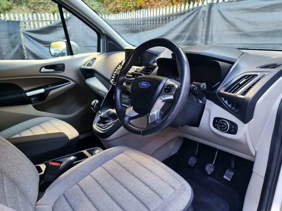 2019-ford-grand-tourneo-connect-15-titanium-big-3