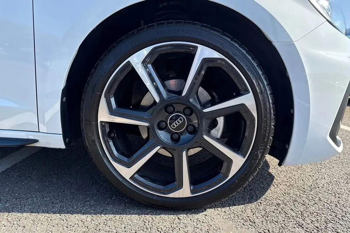2024-audi-a1-10-30-tfsi-black-edition-116ps-s-tronic-big-8