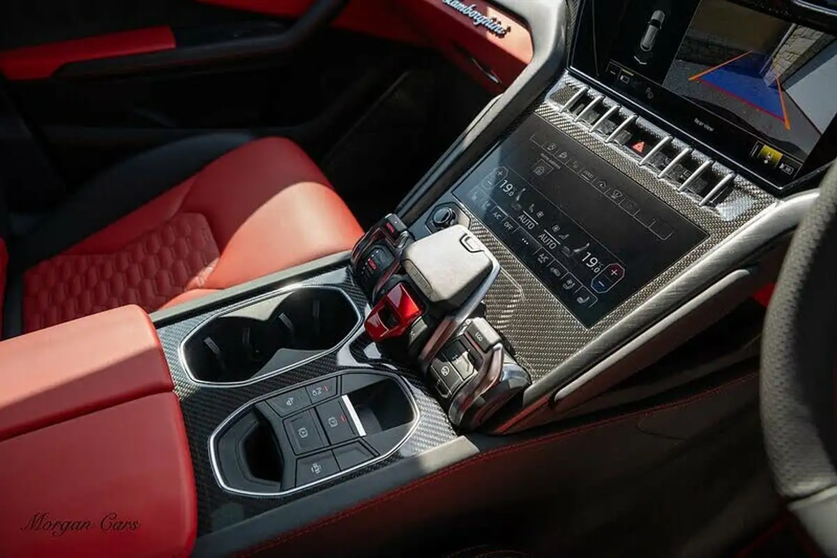 2022-lamborghini-urus-40-no-trim-big-35