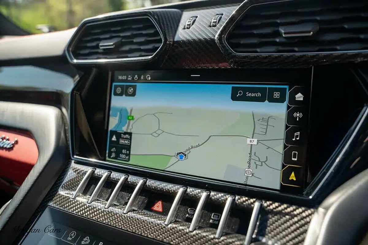 2022-lamborghini-urus-40-no-trim-big-59
