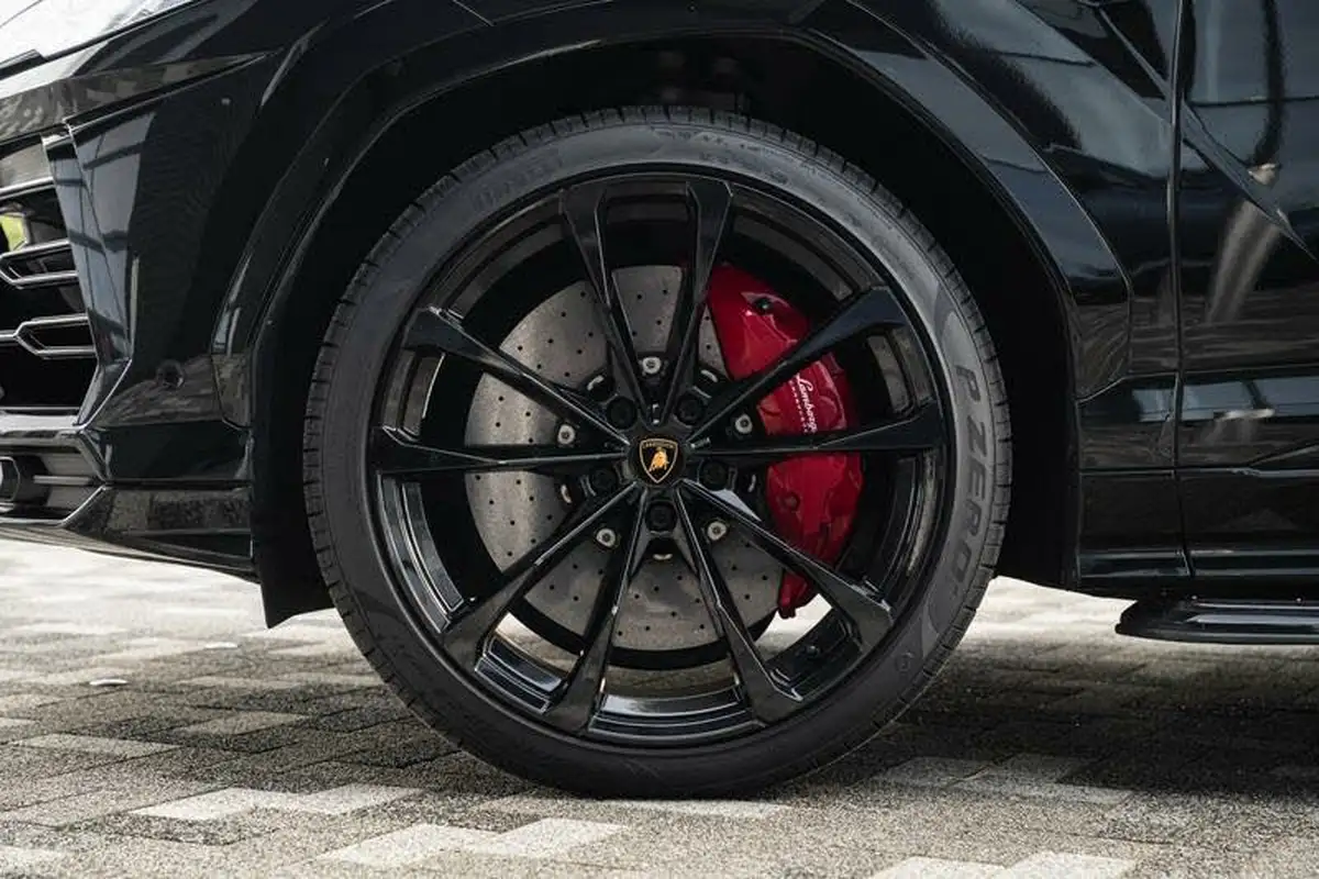 2022-lamborghini-urus-40-no-trim-big-8
