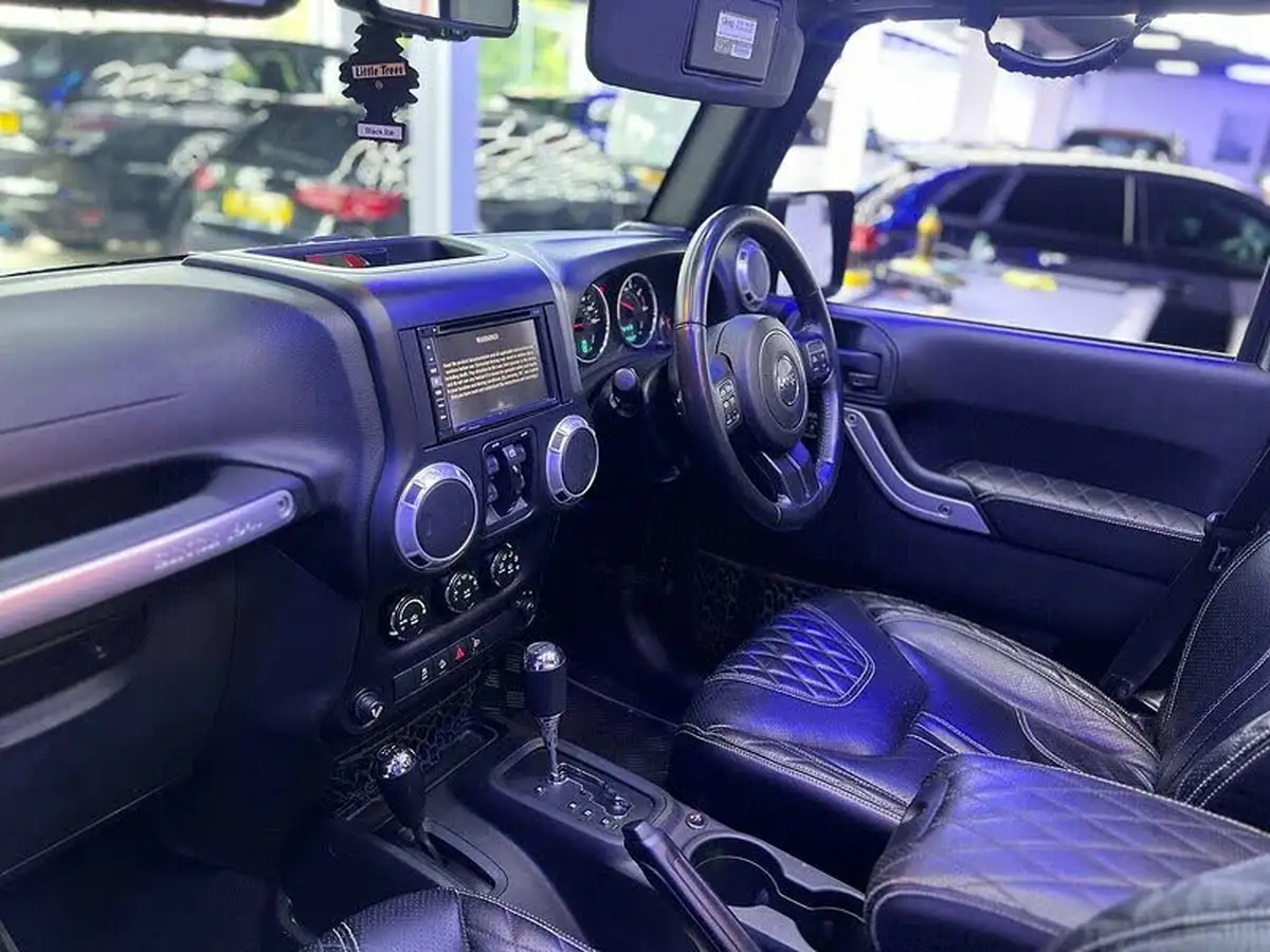 2015-jeep-wrangler-28crd-sahara-5d-big-24