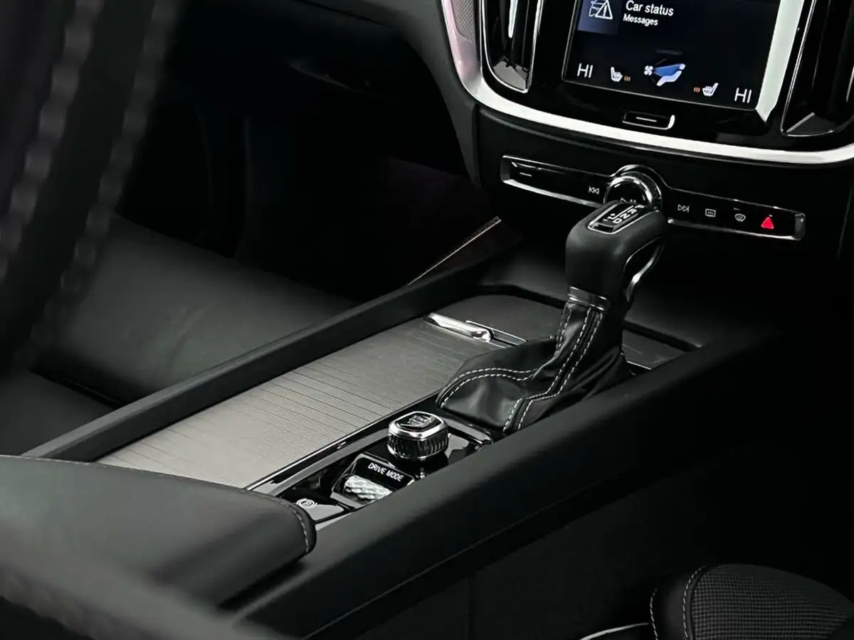 2020-volvo-s60-20-t5-r-design-plus-big-40